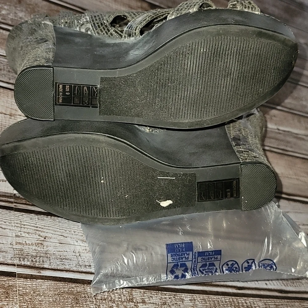 Nadara Shi by Journey silver & gray sandal wedge sandal shoe size 9 GUC